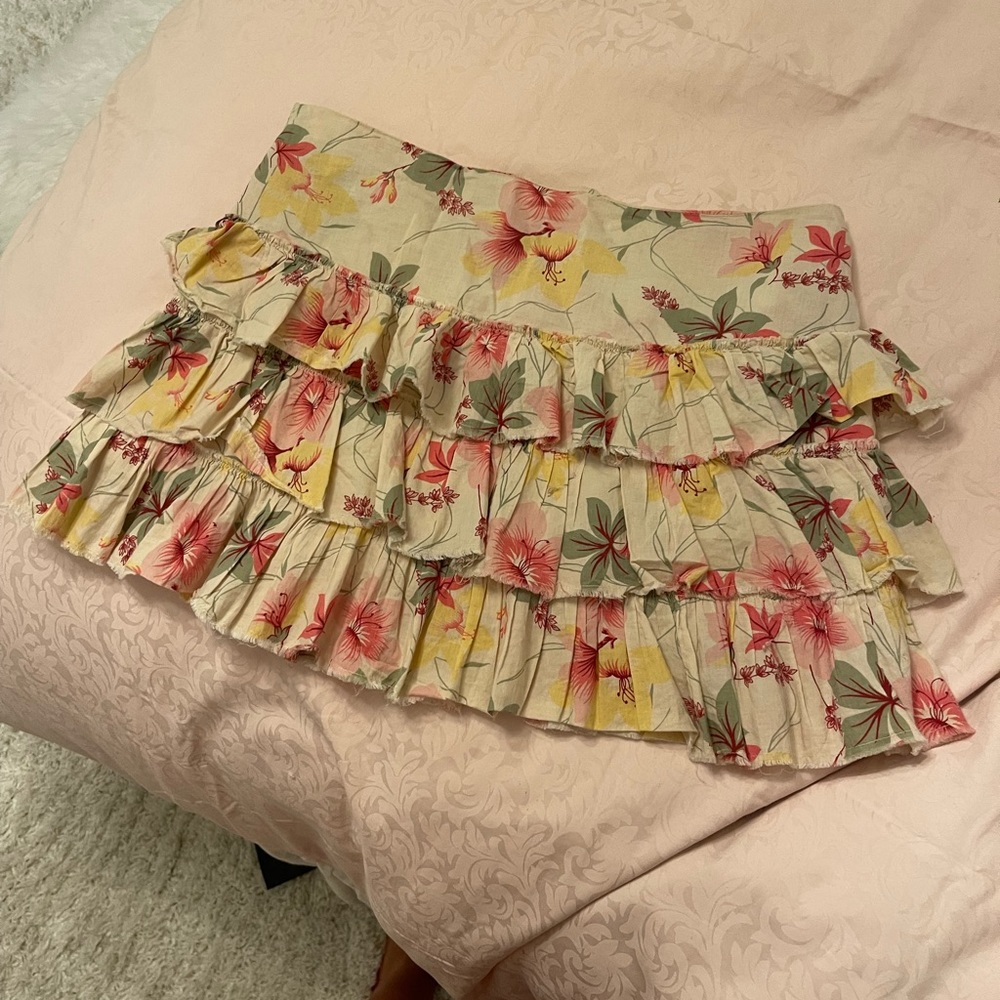 Low rise floral American Eagle skirt size 2